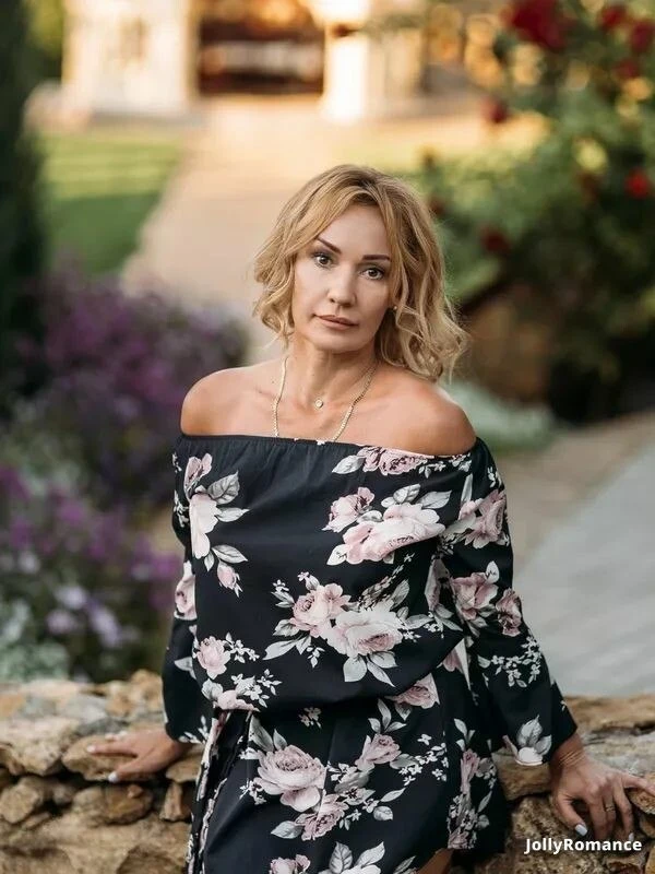 Karina Profile image 4