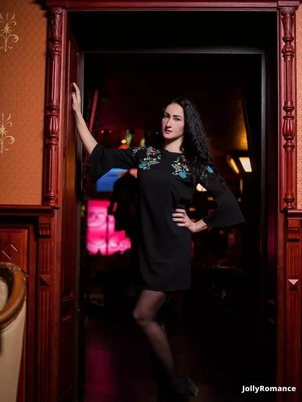 Alina Profile image 4