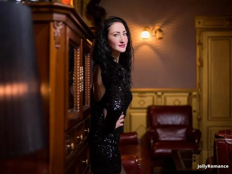 Alina Profile image 3